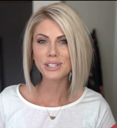 Hair Colour Ideas For Blondes Highlights, Razor Bob Haircut Choppy Layers, Blonde Bob Hairstyles, Bob Haircut For Fine Hair, Bob Hairstyles For Fine Hair, Blonde Hair Looks, Hair Color And Cut, Haircuts For Fine Hair, Short Hair Haircuts