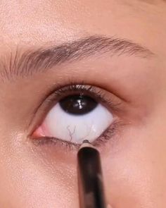 Winged Eyeliner Tutorial, Smokey Eyeliner, Eyeliner Products, Eyeliner Looks, Eyeliner Tutorial, Winged Eyeliner, Pencil Eyeliner, Facial Skin