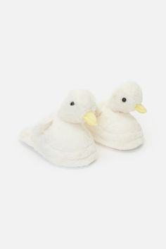 Sweet Duck Slippers- A cute pair of fun novelty slippers- Duck design- Gingham scarf included- Fluffy and soft- Open back- Comes in sizes S and M- Available in a warm chocolate grey colour or cream Product Code: PWFY128 Gingham Scarf, Duck Slippers, Novelty Slippers, Picnic Dress, Warm Chocolate, Stocking Stuffers For Kids, Baby Outerwear, Baby Swimming, Blouse Pants