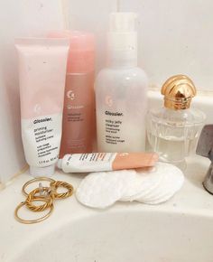 Glossier Aesthetic Skincare, Aesthetic Moisturizer, Glossier Solution, Glossier Aesthetic, Milky Jelly Cleanser, Alat Makeup, Buy Skincare