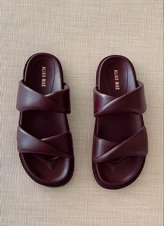 Pretty Sandals, Pretty Shoes Sneakers, Alias Mae, Hype Shoes, Girly Shoes, Shoe Inspo, Slipper Sandals, Pretty Shoes, Slipper Boots