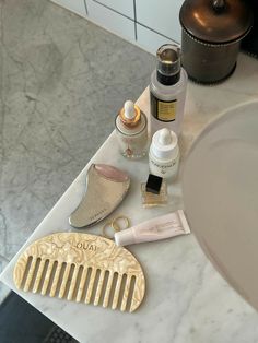 Haut Routine, Bathroom Counter, Vogue Beauty, Healthy Lifestyle Inspiration, Me Time, Beauty Secrets, Beauty Care, Clear Skin, Skincare Routine