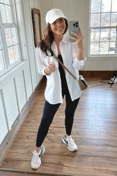 Causal Wear For Women, Sporty Outfits Summer Casual, Movie In The Park Outfit, How To Style Leggings Summer Casual, Stylish Interview Outfit, Outfit Sport Mujer, Sporty Casual Outfits For Women, Casual Sporty Outfits For Women, Classic Mom Outfits