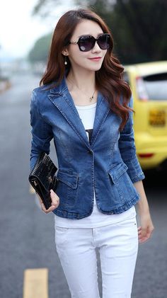 This single button double-breasted, fitted denim jacket is so stylish and versatile it's sure to be a new fave in your wardrobe. Made with a cotton and denim blend this classic fashion staple will never lose its style. Blazer Outfits For Women, Fitted Denim Jacket, Diy Vetement, Cowboy Outfits, Spring Shorts, Blazer Style, Denim Blazer, Denim Details, Blazer Outfits