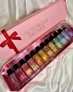 Victoria Secret Perfume Body Spray, Perfume Victoria Secret, Profumo Victoria Secret, Koleksi Parfum, Victoria Secret Body Spray, Victoria's Secret Perfume, Korean Skincare Products, Perfume Body Spray, Victoria Secret Perfume