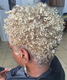 Blonde Curly Hair Black Women Short, Blond Natural Hair Black Women, Ash Blonde Natural Hair, Blonde Hair Black Women Natural, Color Hair Ideas For Black Women, Blonde Short Hair Black Women, Platinum Blonde Hair Black Women, Dyed Short Natural Hair