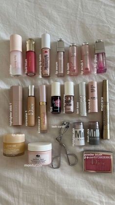 Makeup Bag Essentials, Smink Inspiration, Makeup Needs, روتين العناية بالبشرة, Makeup Obsession, Makeup Items, Blush Makeup, Makeup Essentials, Girls Makeup