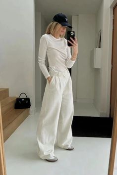 40+ Trendy Wide Leg Pants Outfit Ideas To Kick Your Style Up A Notch All White Party Outfits, White Party Outfit, Minimalist Moda, All White Outfit, Cute Spring Outfits, Looks Street Style, Spring Fashion Trends, Fashion People, Muslimah Fashion