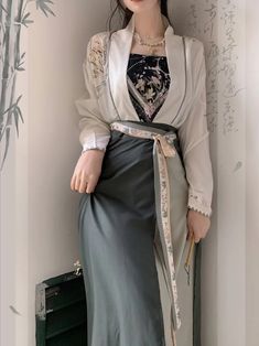 SPECIFICATIONSBrand Name: NoEnName_NullOrigin: Mainland ChinaCN: HenanMaterial: COTTONMaterial: POLYESTERGender: WOMENModel Number: WOMENCN: Henan Size:S:Bust 90cm Suitable for height 152-158cm Suitable for weight 45kgM:Bust 95cm Suitable for height 158-162cm Suitable for weight 55kgL:Bust 100cm Suitable for height 162-166cm Suitable for weight 60kgXL:Bust 105cm Suitable for height 166-170cm Suitable for weight 70kg FEEDBACK 1.If you are satisfied with our products and services, please leave your positive feedback of 5 stars . And 5 stars for the detailed rating of your order. We will of course give your positive feedback. 2. If you don't satisfied our porducts, please contact us before you leave negative feedback. We guarantee we will 100% solve any problem for you. SHIPPING 1.Preparing T Song Dynasty Hanfu, Gaun Koktail, Chinese Song, Hanfu Dress, Chinese Hanfu, Song Dynasty, New Chinese Style, Chinese Style, Princess Dress