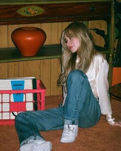 Sabrina Carpenter Style, Sabrina Carpenter Outfits, Girl Meets World, Blonde Girl, Role Models, Music Video, Mom Jeans