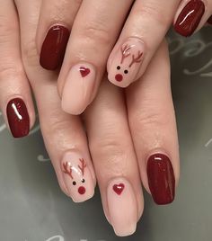 Vos ya tenes pensado que diseño te vas hacer ??? Aprovecha el 10% descuento en todos los servicios de uñas en diseños navideños 💅🏻 🎄 Reindeer Nails, Diy Reindeer, Red Christmas Nails, White Nail Art, White Nail, Festival Nails