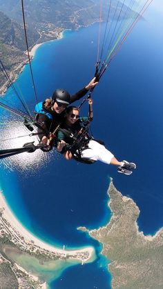 Paragliding Aesthetic, Dangerous Adventures, Adventurous Aesthetic, Crazy Ideas, Photos Of People, Traveling Abroad, Hilarious Photos, Adventure Aesthetic, Adventure Bucket List