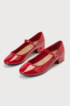 bailarinas color rojo en charol Red Mary Janes, Patent Leather Mary Janes, Red Patent Leather Shoes, Heel Mary Janes, Mary Janes Shoes, Girl Tutu, Shoes Outfit Fashion, Classy Shoes, Red Pumps