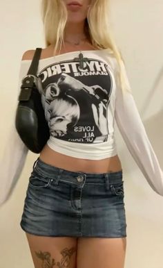 Hysteric Glamour Outfit, Different Body Sizes, The Nerve, Outfit Looks, Two Friends, Hysteric Glamour, Friends Show, Soft Grunge