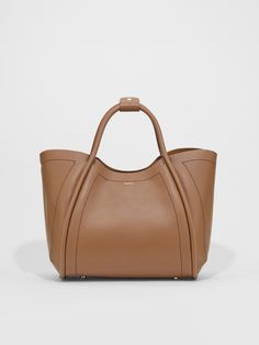 Search Womens Leather Bag, Capsule Wardrobe Casual, Leather Bag Women, How To Make Handbags, Work Bags, Cute Bags, Mode Inspiration, Medium Bags, Max Mara