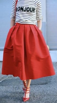 Small Joys, Mode Casual, Red Skirt, Red Skirts, 가을 패션, Looks Style, Mode Inspiration, Inspired Outfits, Street Styles