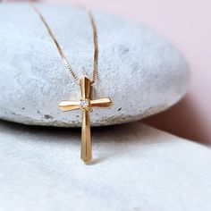 Cross Pendent Designs Gold, Unique Gold Wedding Rings, Cross Pendant Necklace Woman, White Gold Cross Pendant, Cross Pendent, Cross Charm Necklace, Gold Pendent, Cross Gold, Single Ring