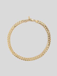 An everyday ritual. Crafted from gold vermeil, The Flat Curb Chain is an instant standout thanks to its oversized statement links. Wear it to elevate simple white tees or add personality to streamlined blazers. 14Kt Yellow Gold Vermeil Flat Curb Chain Width: 9mm Length: 16” Made in Italy Curb Chain Necklace, Heirlooms Jewelry, Add Personality, Bronze Age, Curated Vintage, Simple White, Curb Chain, 14kt Gold, Gold Plated Sterling Silver