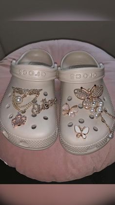 Btw Amazon has so many glitz and glam croc charms!!! Best Croc Colors, Crocs With Gold Charms, Cute Shoes Crocs, Gold Crocs Shoes, Tan Crocs With Charms, Creme Crocs, Cute Crocs Ideas, Beige Crocs With Jibbitz