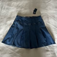 Size Small / Nwt Y2k Fitted Medium Wash Skirt, Y2k Mid-rise Blue Skirt, Y2k Style Mid-rise Blue Skirt, Y2k Style Blue Mid-rise Skirt, Y2k Blue Mid-rise Skirt, Fitted Y2k Style Medium Wash Skirt, Fitted Denim Pleated Skort, Y2k Style Pleated Denim Skirt, Blue Denim Short Skirt