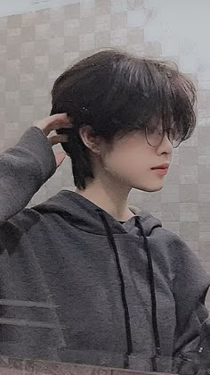 chu tut xam lol Side Shaved, Tomboy Haircut, Hairstyles Older Women, Korean Haircut, Haircut 2024, Tomboy Hairstyles, Short Hair Tomboy, Short Grunge Hair, Korean Short Hair