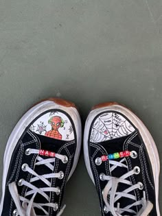 Mens Shoes Boots Outfit Painting On Shoes Aesthetic, Things To Draw On Shoes, Converse Painting Ideas, Marvel Doodle, Converse Painting