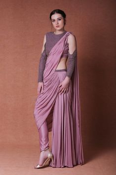 Lilac Saree, Saree Designs Party Wear, Designer Saree Blouse Patterns, Saree Blouse Designs Latest, Draped Skirt, Elegant Saree