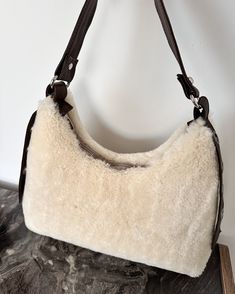 -Natural handmade sheepskin bag, 35.cm.25.cm.1.1.ft,0.9.ft  -Completely natural, real and odorless. Colors.   -Express shipping.color. Thanks for visiting our shop. Hope we can help you find perfect decoration. All of our sheepskins are real, natural, odorless and soft. They are all selected and processed carefully. Winter Rectangular Hobo Bag For Everyday Use, Cream Rectangular Shoulder Bag For Winter, Winter Cream Rectangular Shoulder Bag, Winter Bags With Soft Interior For Daily Use, Winter Leather Tote Bag, Cream Tote Shoulder Bag For Winter, Winter Cream Tote Shoulder Bag, Winter Cream Shoulder Bag For Daily Use, Rectangular Shoulder Bag With Soft Interior For Everyday