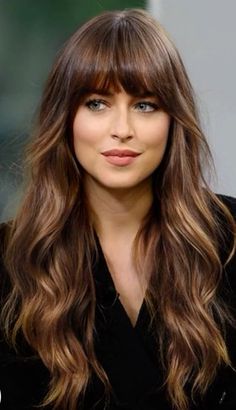 Cute Wispy Bangs, Wigs Curly Hair, Dakota Johnson Hair, Curly Hair Long, Wigs Curly, Bangs With Medium Hair, Wispy Bangs, Long Hair With Bangs