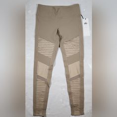 Alo Yoga Moto Leggings Women Sz M Gravel/Gravel Glossy W5434r New.Quilted Stitching And Mixed Matte Shine Fabric With Mesh Detail. Hidden Key/Card Pocket In Waistband. To Ensure Fit Feel Free To Contact Us For Any Additional Measurements. Fitted Alo Yoga Leggings For Yoga, Fitted Leggings For Sports In Fall, Fitted Beige Pants For Sports, Alo Yoga Casual Sports Leggings, Casual Beige Sports Leggings, Beige Fitted Pants For Sports, Sporty Fitted Alo Yoga Leggings, Beige Stretch Pants For Sports, Beige Fitted Activewear For Spring