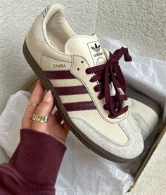 samba | adidas | shoes | cream and burgundy | adidas salba | blanche et bordeaux | ring Burgundy Adidas Outfit, Spezial Adidas Shoes, Cute Sambas, Trendy Shoes 2024, Burgundy Sambas, Samba Burgundy, Everyday Shoes Womens, Adidas Samba Cream, Sambas Aesthetic