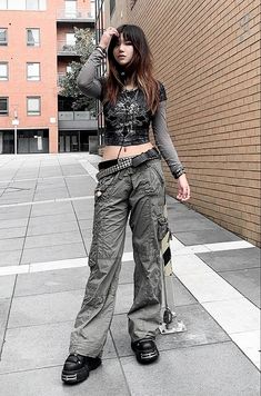 Moda Grunge, Alt Outfits, 2000s Fashion Outfits, New Rock, Grunge Goth, Swaggy Outfits, Alternative Outfits, Edgy Outfits, 2000s Fashion