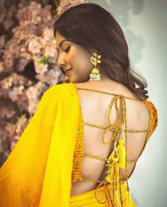 Neck Designs For Women, Saree Couture, New Neck Designs, Neck Blouse Designs, Sleeveless Blouse Designs, Blouse Designs High Neck, Boat Neck Blouse Design, Boat Neck Blouse, Backless Blouse Designs