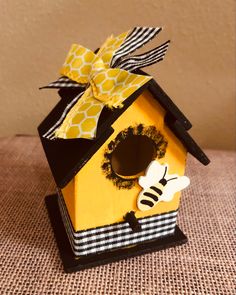 dollar tree-wood-birdhouse-bee-yellow-black-buffalo check-ribbon Diy Country Wall Decor, Bumble Bee Birdhouse, Mini Birdhouse Painting Ideas, Diy Bumble Bee Crafts, Wood Turkey Crafts, Dollar Tree Birdhouse Crafts, Bee Diy Craft, Fall Birdhouses, Bee Table Decorations