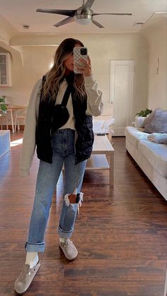 Colorado Womens Outfits, Fall Birks Outfit, Casual Boston Clog Outfit, Cute Outfits With Long Jean Shorts, Outfit Inspo Women 40s, Athletic Leisure Outfit Fall, Casual Winter To Spring Outfits, Boston Clog Outfit Summer