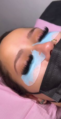 Lash Technician Aesthetic, Beauty Bar Salon, Lash Ideas, Lash Technician, Fluffy Lashes, Lip Gloss Homemade