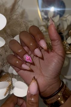 Christmas Stiletto Nails Winter, Small Stiletto Nails, Holiday Stiletto Nails, Pink Stilletos Nails, Stilleto Nails 2024, Square Nails With Stiletto Pinky, Stiletto Christmas Nails, Christmas Nails Stiletto, Green Stiletto Nails