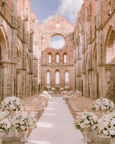 the aisle is lined up with white flowers