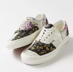 BRAND NEW WITH VANS TAGS ATTACHED! 100% AUTHENTIC GUARANTEED! FAST FREE PRIORITY SHIPPING IN BOX WITH CARE! VANS CLASSIC ERA PATCHWORK FLORAL PRINT SNEAKERS SHOES  MEN'S SIZE 5 = WOMEN'S SIZE 6.5 Introduced in 1976 and originally called the Vans #95, the Era was made popular by the legendary Z-Boys and remains the shoe of choice for skaters, surfers and creative people worldwide. Featuring a patchwork design in floral brocade, this Era also includes metal eyelets, padded collars for support and Lime Green Shoes, Wardrobe Revamp, Skater Shoes, Z Boys, Vans Era, Fresh Sneakers, Black And White Sneakers, White Sneakers Women, Purple Shoes