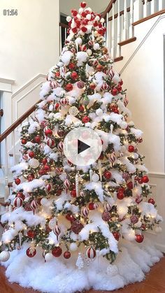 Outdoor Decoration Ideas, Outdoor Christmas Decoration Ideas, Christmas Decoration Ideas, Make Happy, Fashion Mistakes, Style Mistakes, Outdoor Christmas Decorations, Outdoor Christmas, Holiday Spirit