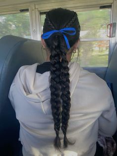 Sports Hairstyles Black Hair, Sport Hairstyles Pictures, All Star Cheer Hairstyles, Athletic Hairstyles For Sports Braids, Aesthetic Softball Hairstyles, Softball Pictures Hairstyles, Spirit Day Hair, Hair Styles Volleyball, Cute Hairstyles Braids Easy