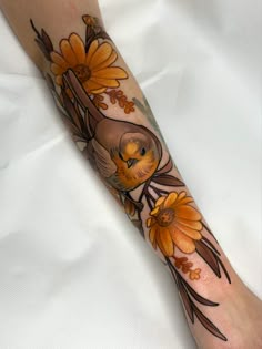 Neo trad color bird tattoo with yellow flowers Neo Traditional Bird, Bird And Flower Tattoo, Neo Traditional Art, Bird With Flowers, Neo Tattoo, Traditional Tattoo Designs, Phrase Tattoos, Dragonfly Tattoo, Small Hand Tattoos