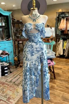 Colorful Dresses Aesthetic, Casual Blue Dress Outfit, Cute Dresses For Summer, Unique Rave Outfits, Floral Clothes, Summer Dresses With Sleeves, Map Dress, Pretty Blue Dress, Pretty Vibes