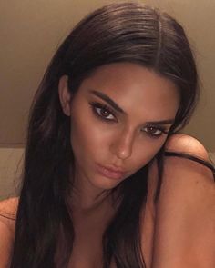 Kendall Jenner prima e dopo: l'evoluzione fashion e beauty della top model Kendall Jenner Maquillaje, Machiaj Smokey Eyes, Kendall Ve Kylie, Bombshell Makeup, Kendall Jenner Makeup, Going Out Makeup, Jenner Makeup, Formal Makeup, Emily Ratajkowski