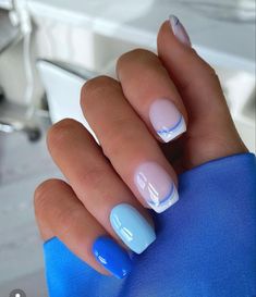 Hairstylist Attire Outfits, 2023 Square Nail Trends, Gel Nails Ideas Short Blue, Summer Nail Ideas Gel Design, Acrylic Solid Color Nails, Classic Nails Elegant Summer, Nail Art Printemps 2023, Summer Vacation Nails Short, Gel Nails Ideas Short Simple