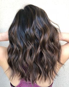 Cinnamon Brown Wavy Balayage Hairstyle Dark Chocolate Brown Hair, Chocolate Brown Hair Color, Chocolate Brown Hair, Brown Balayage