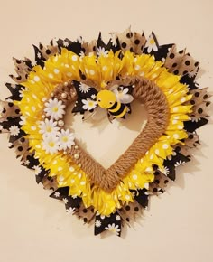 Ribbon and nautical rope on a heart frame. Add some daisies and a cute bee to finish the look. Bee Heart, Heart Shaped Wreath, Burlap Wreath Diy, Holiday Wreaths Diy, Heart Shaped Wreaths, Diy Spring Wreath