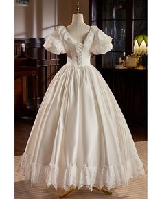 Get 10% off now! Buy bubble sleeved lace princess ballgown wedding dress with bowknots at wholesale price online. Free shipping and pro custom service since 2009. Puffy Wedding Dresses Princesses, Princess Ballgown Wedding Dress, Victorian Ballgown, Cocktail Dress For Teens, Dresses For Quinceanera, 8th Grade Prom Dresses, Wedding Ballgown, 8th Grade Prom, Gothic Victorian Dresses