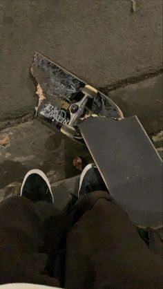 a skateboard that is laying on the ground