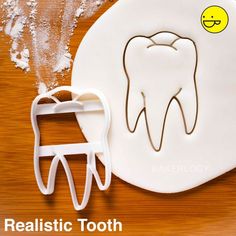 SIZE: Realistic Tooth: Approximately 8.5 cm by 5.5 cm (3.34 inches by 2 inches) Cute Smiley Tooth: Approximately 7 cm by 7 cm (2.75 inches by 2.75 inches)  5mm thickness of dough will be perfect (~1/5 inch) ESSENTIAL TIPS: ♥ For easy release of dough, remember to coat the cutter with icing sugar/ Dentist Tattoo, Natural Teeth Whitening Diy, Molar Tooth, Dental Hygiene School, Dentistry Student, Dental Fun, Craft Clay, Teeth Whitening Diy, Dental Gifts